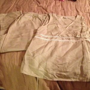 ❗️Price reduced❗️Capri Set by Motherhood Maternity