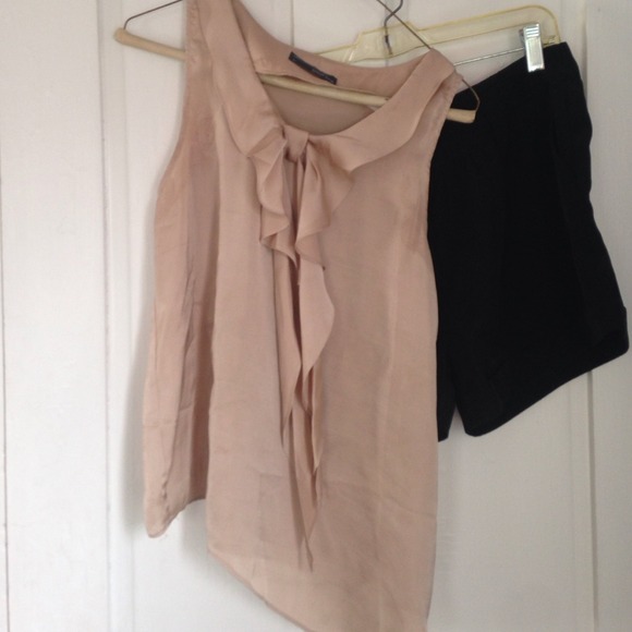 Sateen beige shirt and sateen black shorts.
