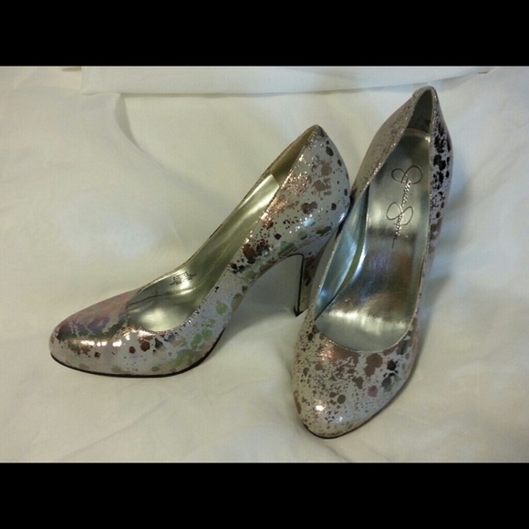 Jessica Simpson pumps