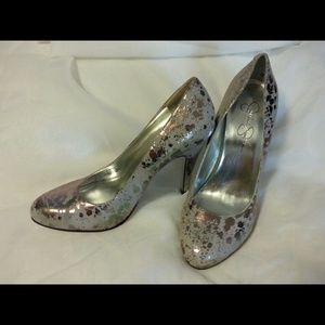Jessica Simpson pumps