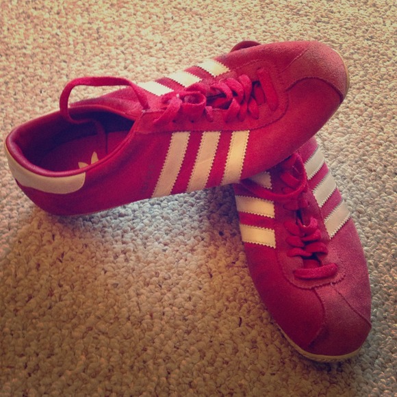 Authentic vintage ADIDAS tennis shoes