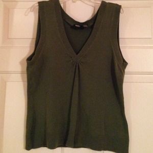 Green Mossimo sleeveless sweater top