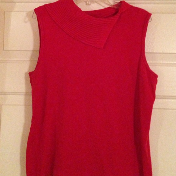 Red sleeveless sweater top