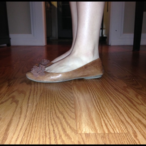 Kenneth Cole Reaction brown flats - Picture 1 of 2