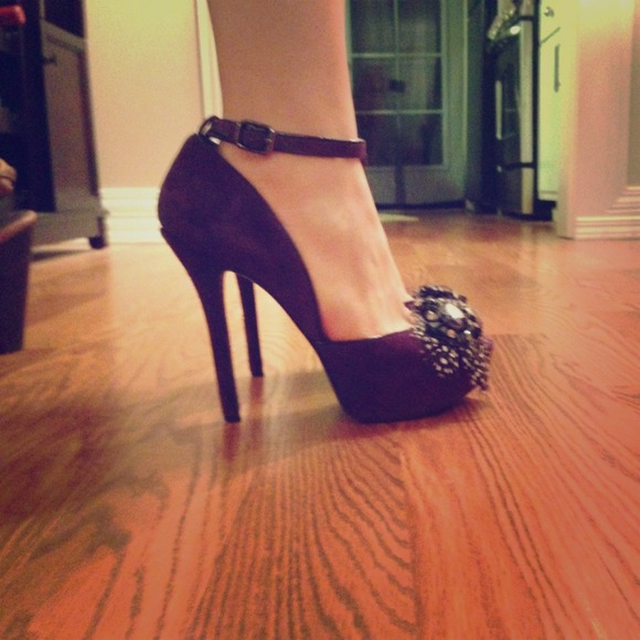 Enzo Angiolini purple suede pumps