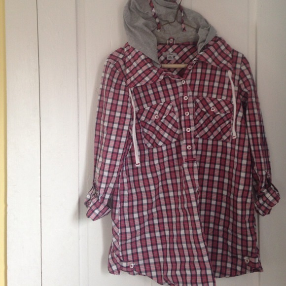 Hooded shirt