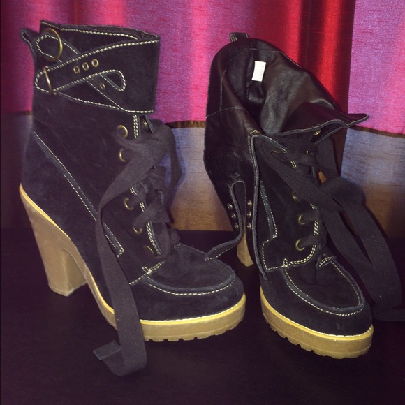 Steve Madden Suede black boots