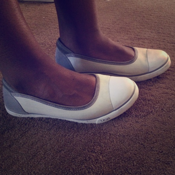 💯 Authentic Ugg Slip Ons size 8 1/2