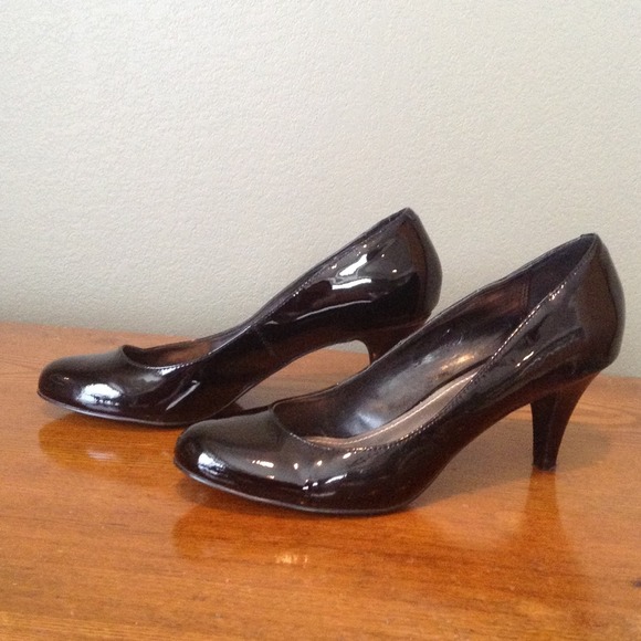 Steve Madden Black Patent Pumps