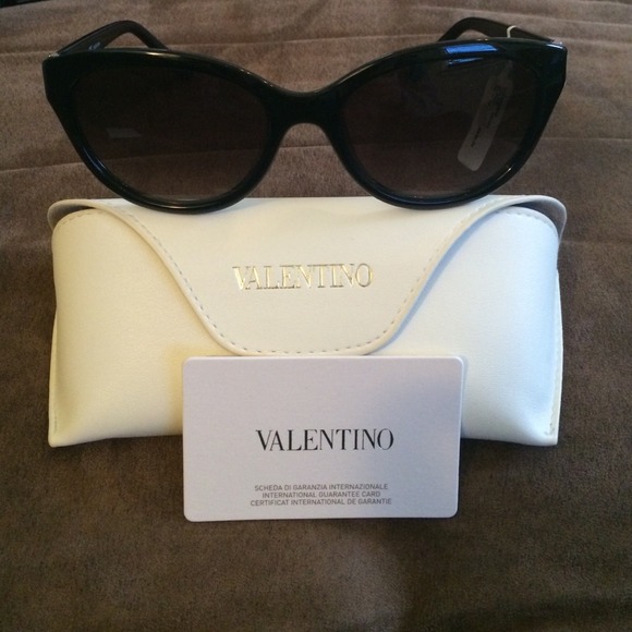 🎉Host pick! 🎉 Valentino  sunglasses.