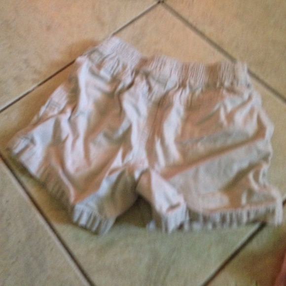 Beige shorts - Picture 2 of 2