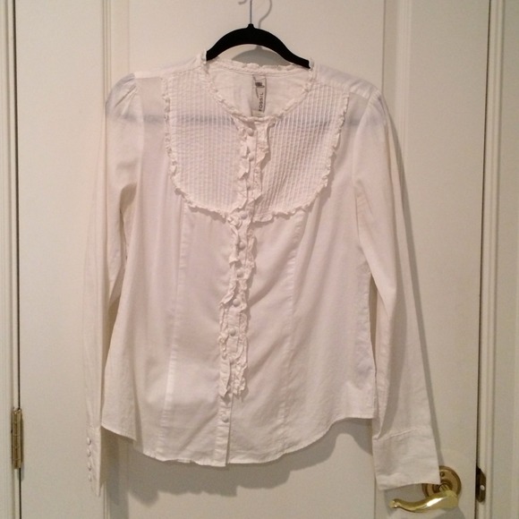 Fossil Button Down White Top. Size Medium.