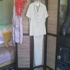 Cute brown pants suit