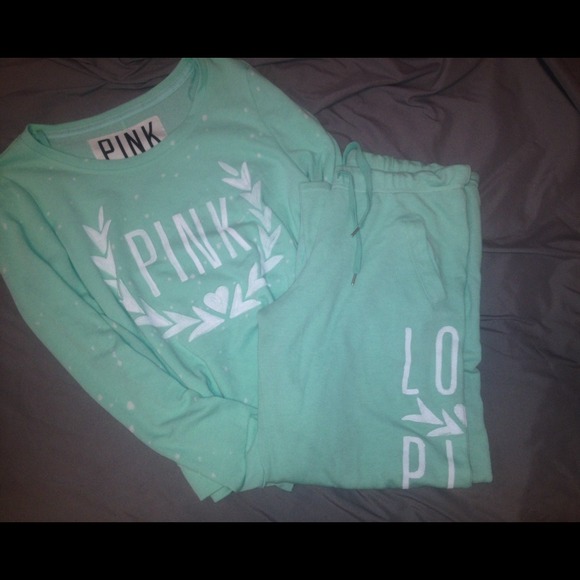 Mint VS Pink outfit