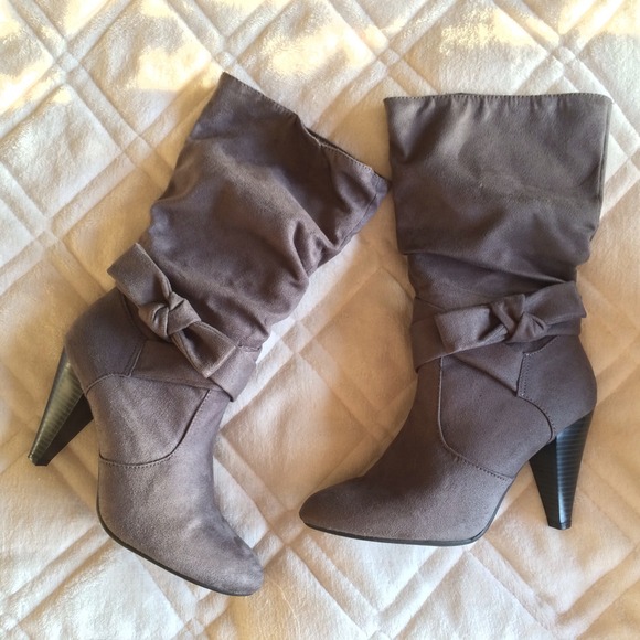 💀Grey heel boots💀