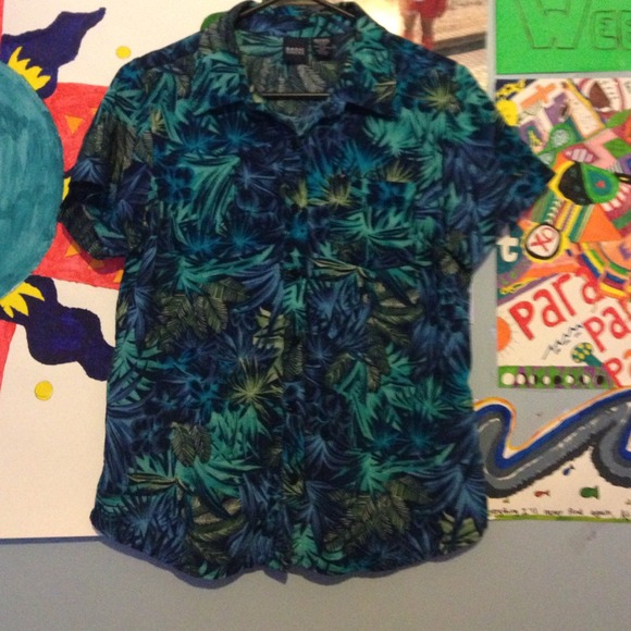Blue and green Hawaiian tee