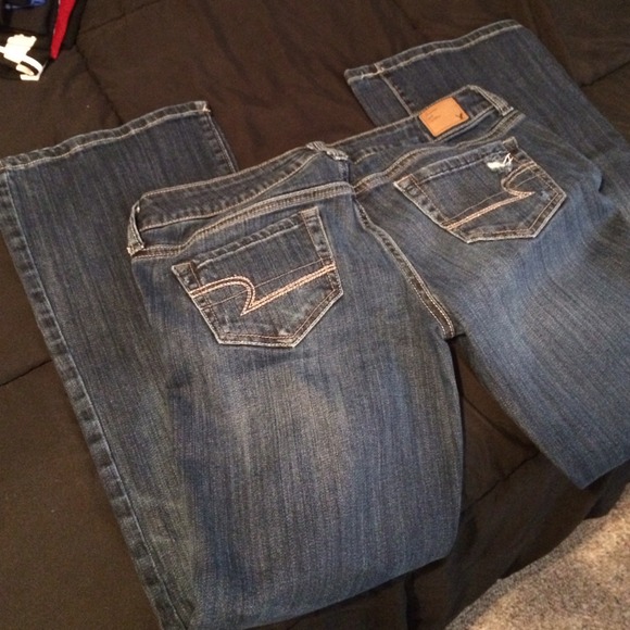 American Eagle Destroyed Boyfriend Jeans - Picture 3 of 3
