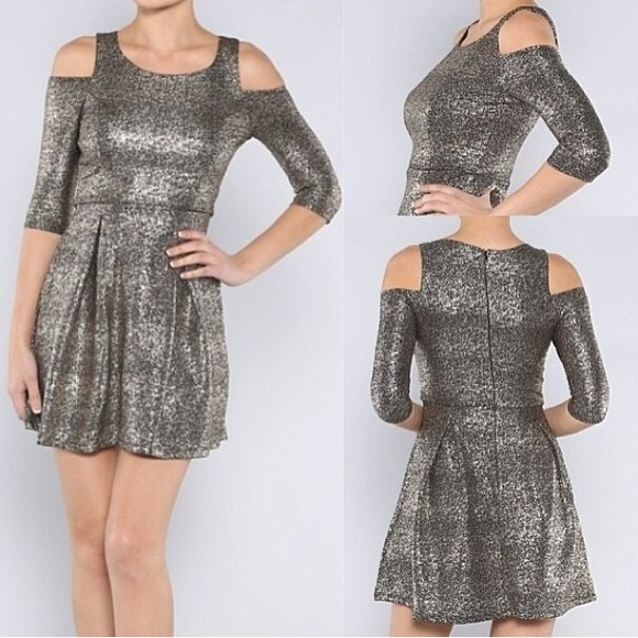 Boutique dress size S-L. Shiny, holiday dress. - Picture 3 of 3