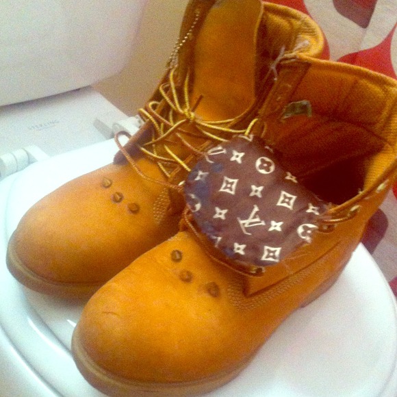 Boots (timberlands) - Picture 1 of 1