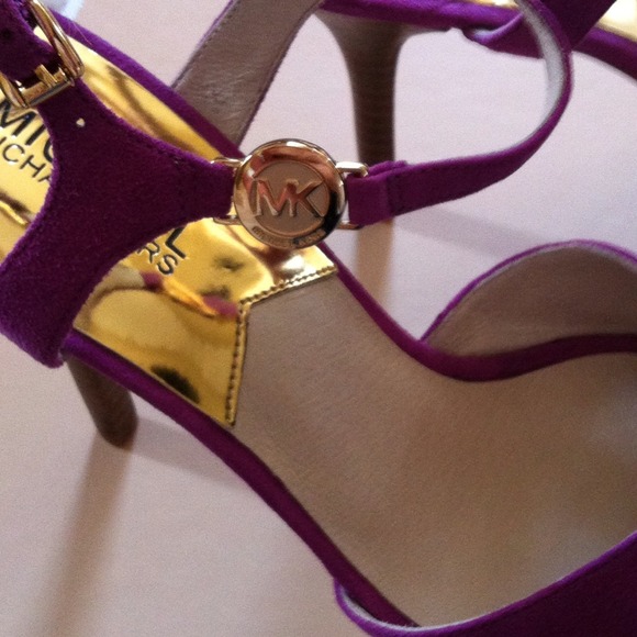 ⚡️SALE⚡️Michael Kors Brayson Suede Platform Heels - Picture 2 of 3