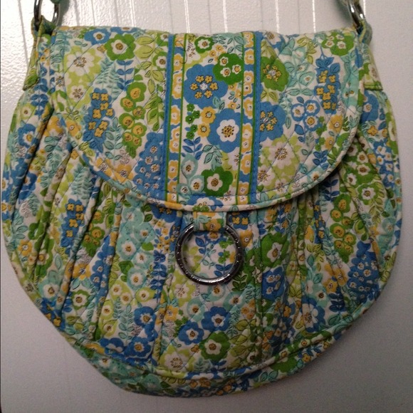 Vera Bradley Handbags - 📢PRICE DROP Vera Bradley saddle bag