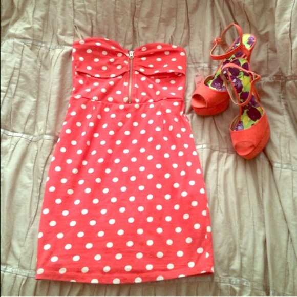 Coral heels and polka dot tube dress bundle - Picture 1 of 4