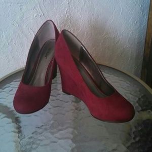 Red suede 3" wedge heel shoes