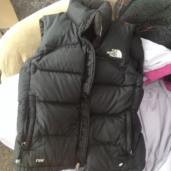 Black north face vest