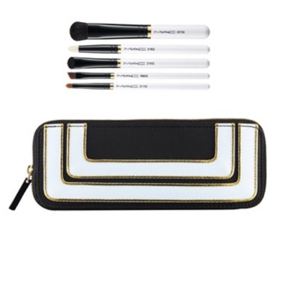 MAC 'Stroke of Midnight- Smokey Eye' Brush Kit - Picture 2 of 2