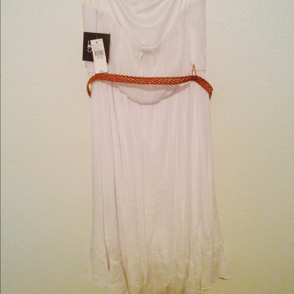 🎀White tube top hi low dress🎀 - Picture 3 of 3