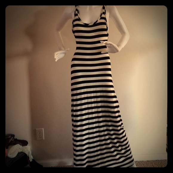 👄Snap Maxi Dress NWOT 👄