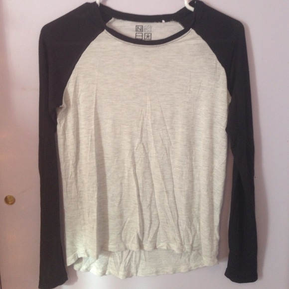 pac sun long sleeved black & white shirt