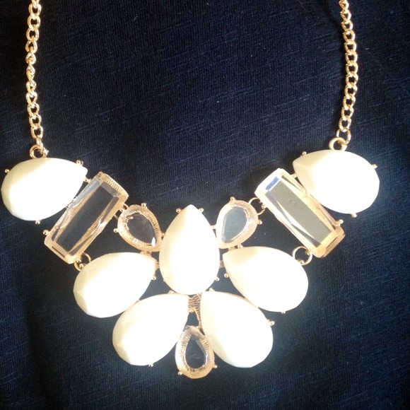 Jewelry - NEW Faux Rhinestone Bib Necklace
