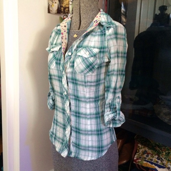 ✳️Green Plaid Button Down Shirt ✳️