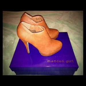 Steve madden madden girl bootie size 6 1/2