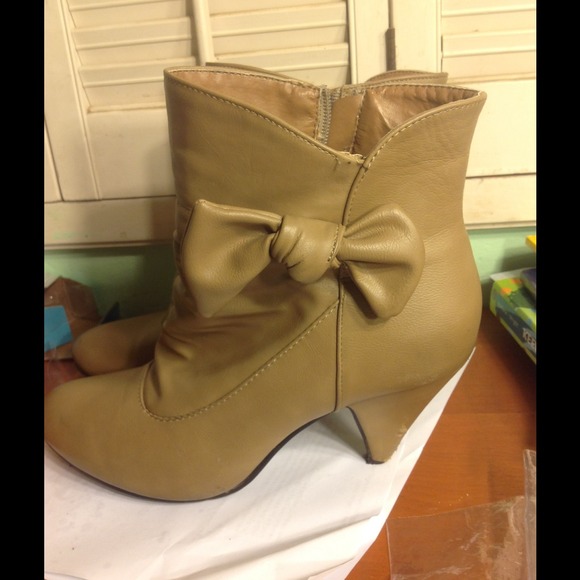 Camel colored ankle boots & lucky brand jeans