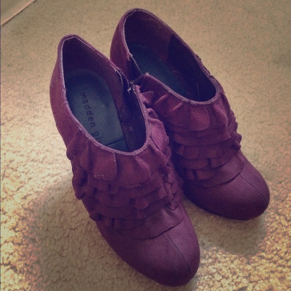 Madden girl ruffle booties (size 5 1/2)