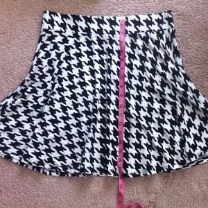Skirts - High waisted houndstooth skater skirt. Skirts - High waisted houndstooth skater skirt.