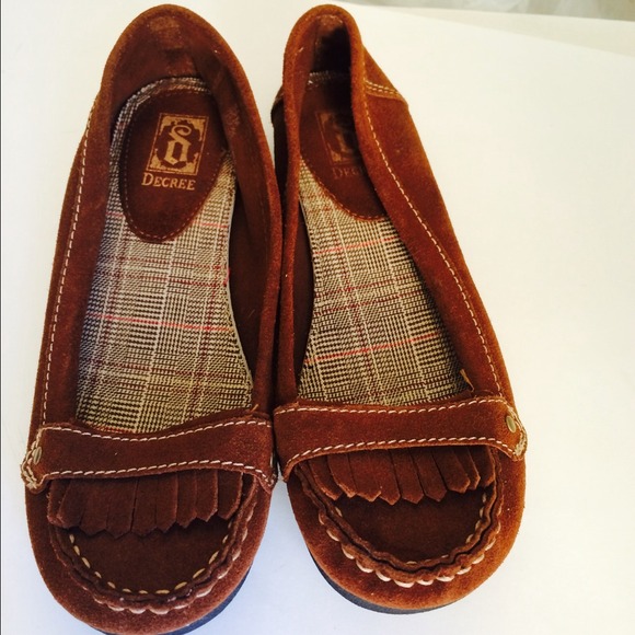Brown velvet shoes
