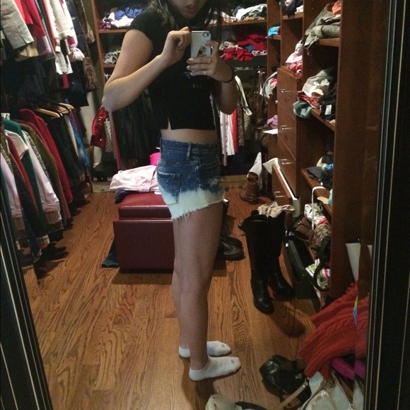 High-Waisted Ombre Denim Shorts - Picture 4 of 4