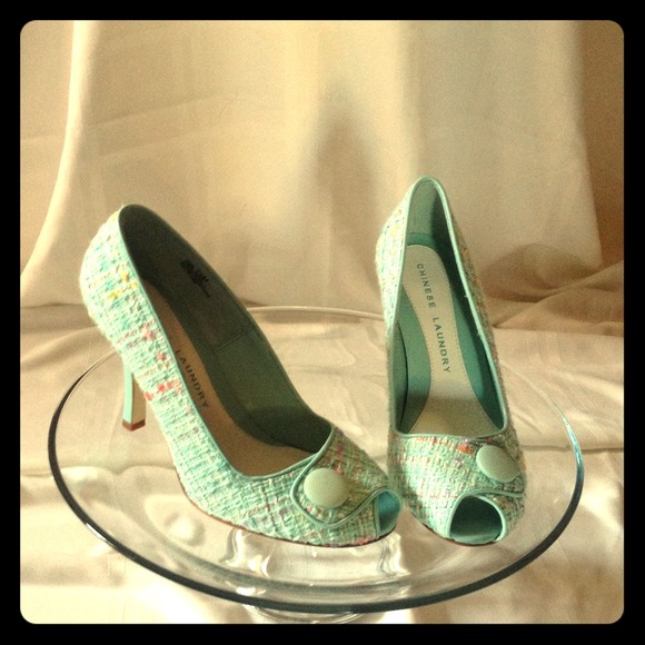 Aqua linen w/button