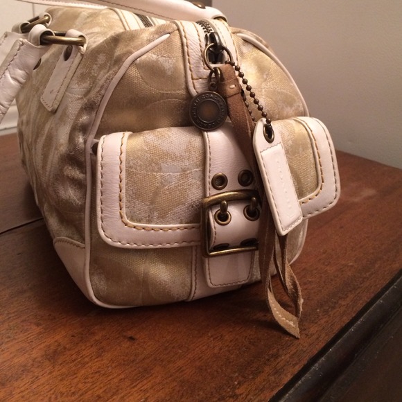 Sold on EBay πCoach White & Gold Purse - Picture 2 of 4
