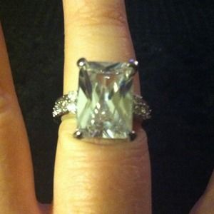 Sparkly costume ring size 6