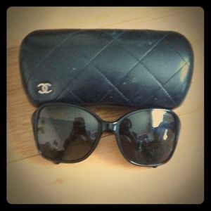Chanel Sunglasses & Gucci sunglasses bundle