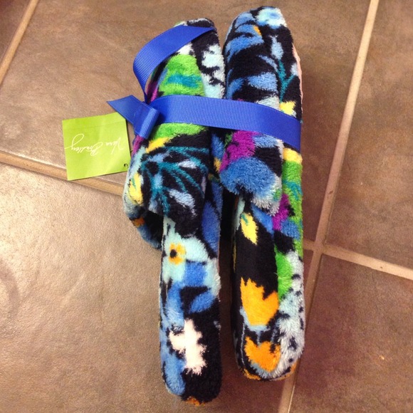SOLD‼️‼️‼️‼️ Vera Bradley slippers - Picture 2 of 4