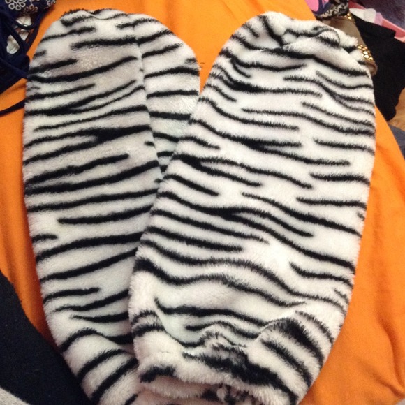 Zebra leg warmers