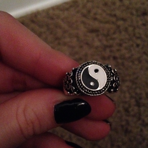 Yin yang ring