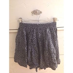 ✨ SOLD ✨ Brandy Melville Skirt 💕