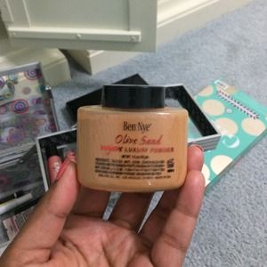 Ben Nye face powder