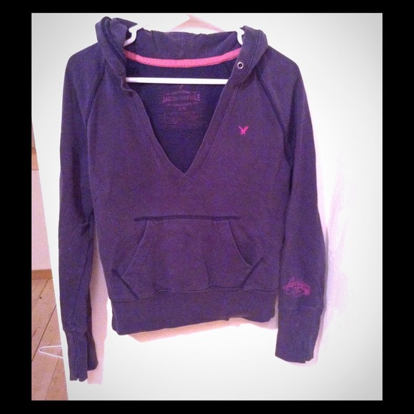 AE vneck hoodie